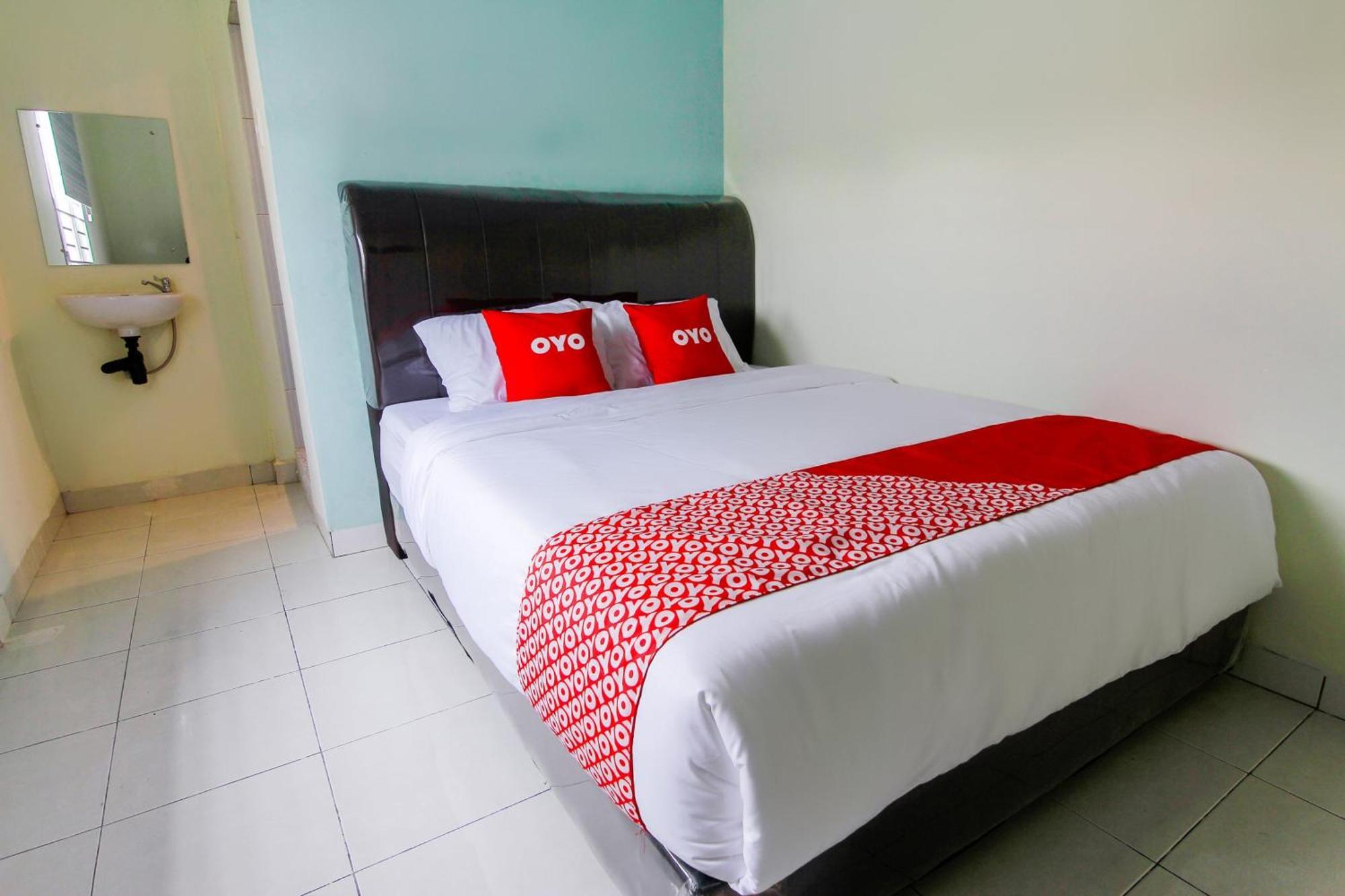 Oyo 3493 Nami House Hotel Medan Exterior photo