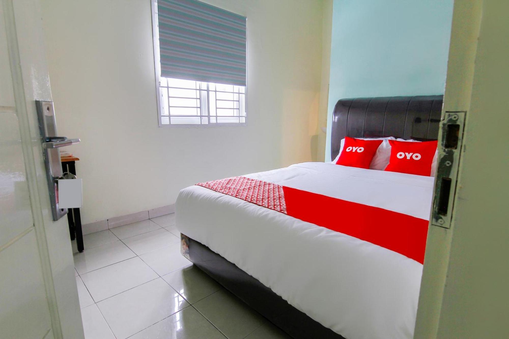 Oyo 3493 Nami House Hotel Medan Exterior photo
