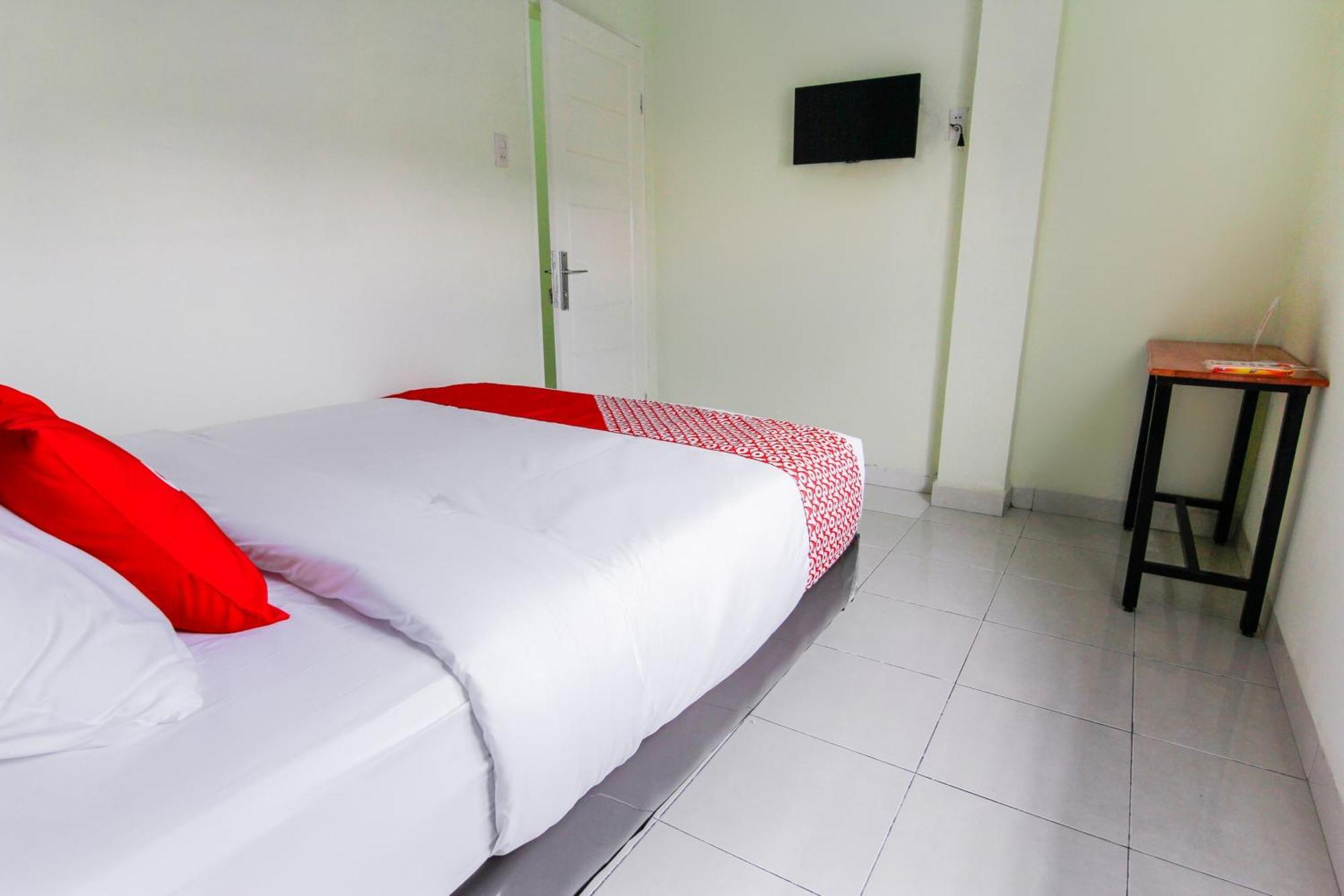 Oyo 3493 Nami House Hotel Medan Exterior photo